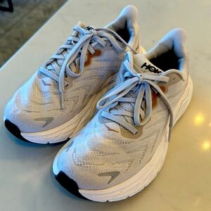 Hoka Arahi 6 Tennis Shoes